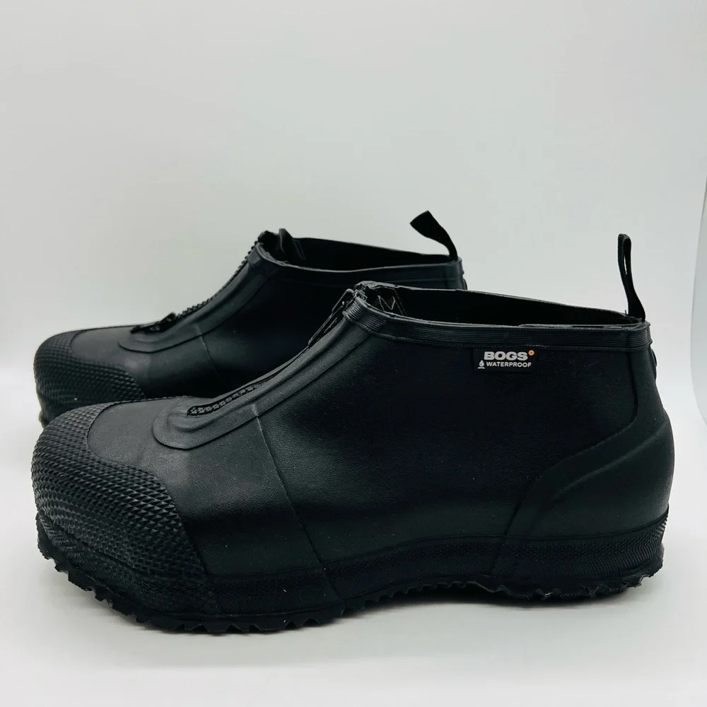 BOGS UNISEX ZIPPERED BLACK OVERSHOE SIZE 10 WATERPROOF COMPOSITE TOE NWOT - Picture 2 of 13